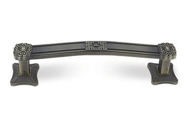 Die - Cast Kitchen Door Pull Handles Zinc Alloy Material High Ageing Resistance